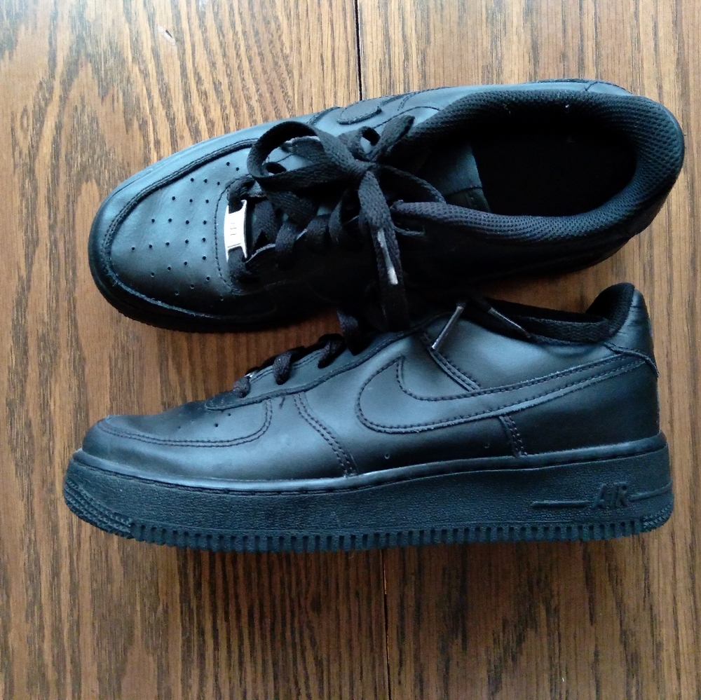 Boys 6.5 Y Air Force 1's
